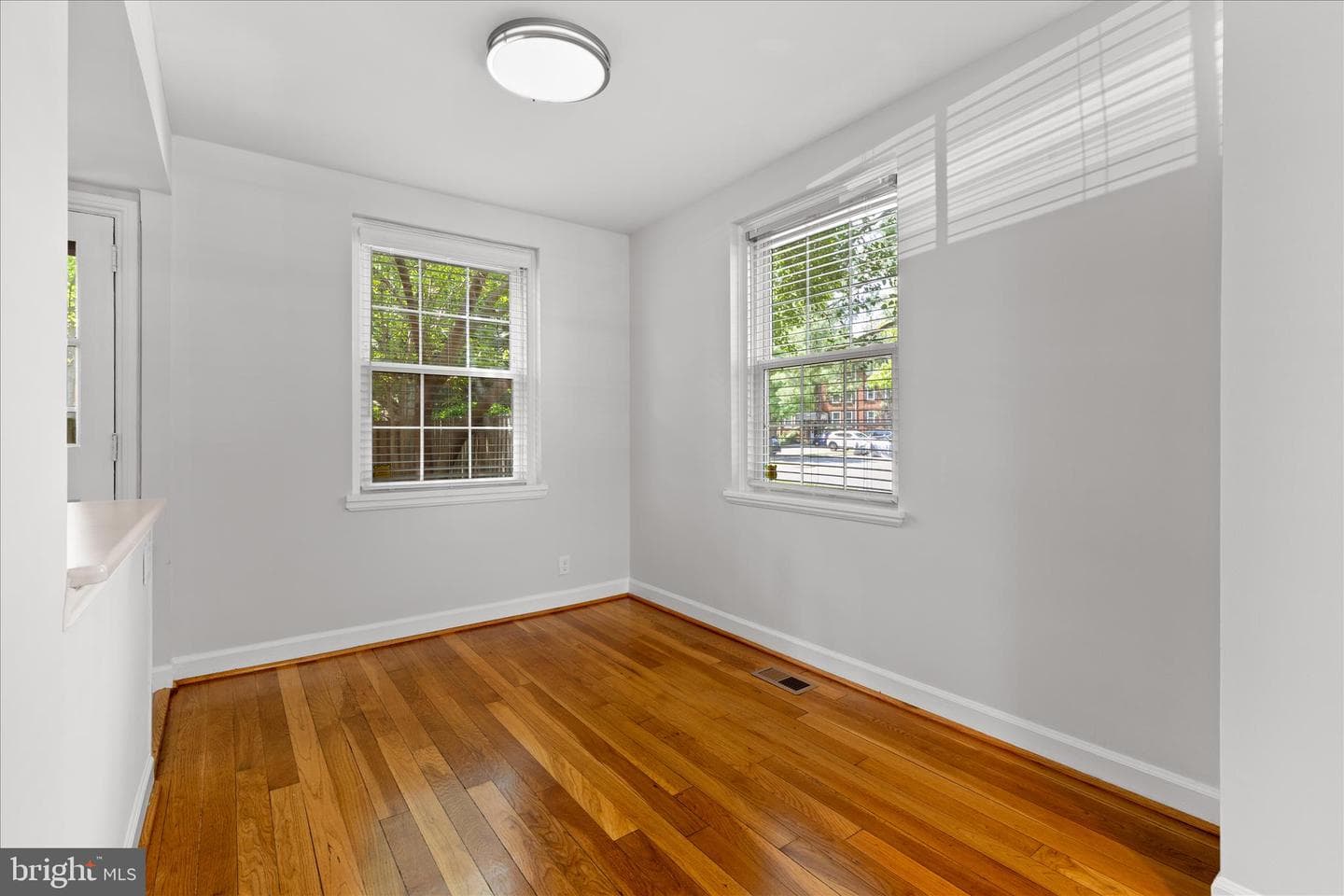 2990 S Columbus Street photo 5