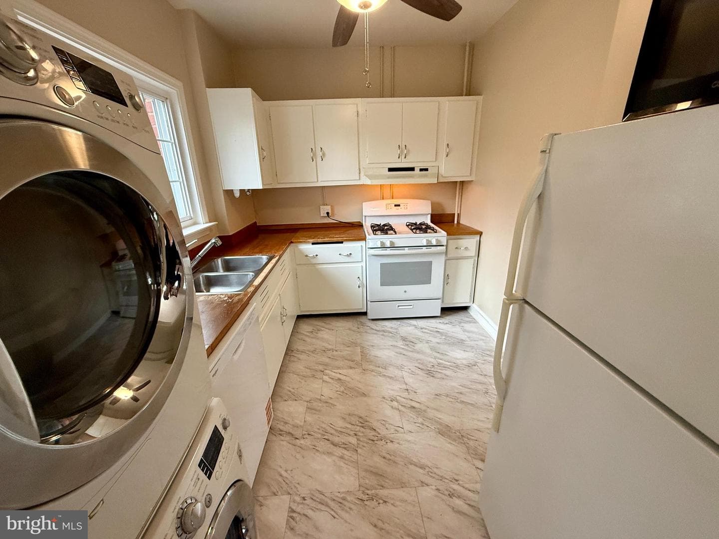3516 Martha Custis Drive photo 2