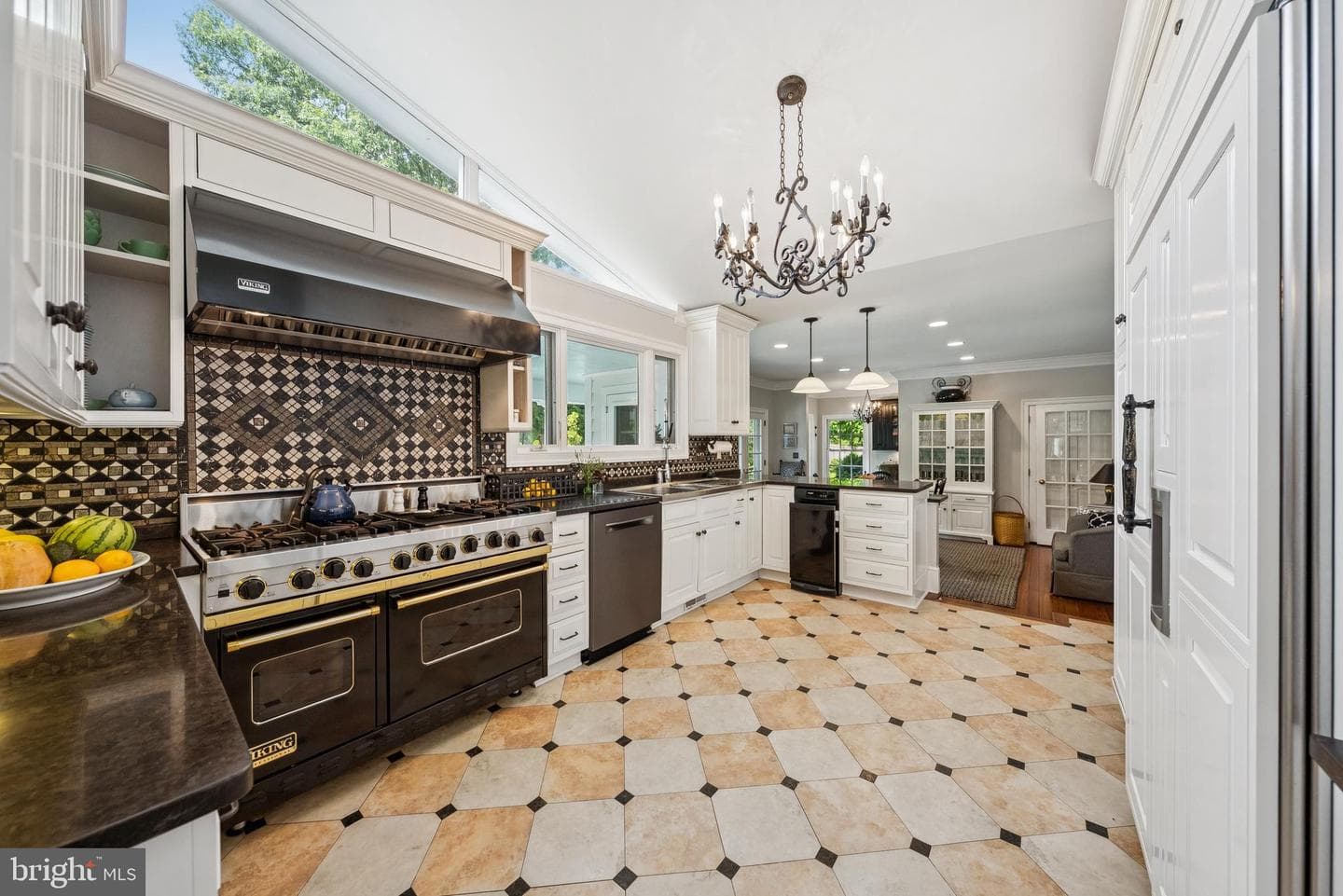 320 1/2 Mansion Drive photo 18