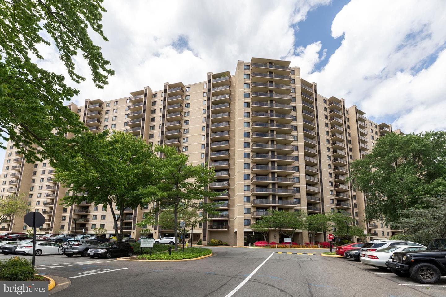 203 Yoakum Parkway #1520 photo 2