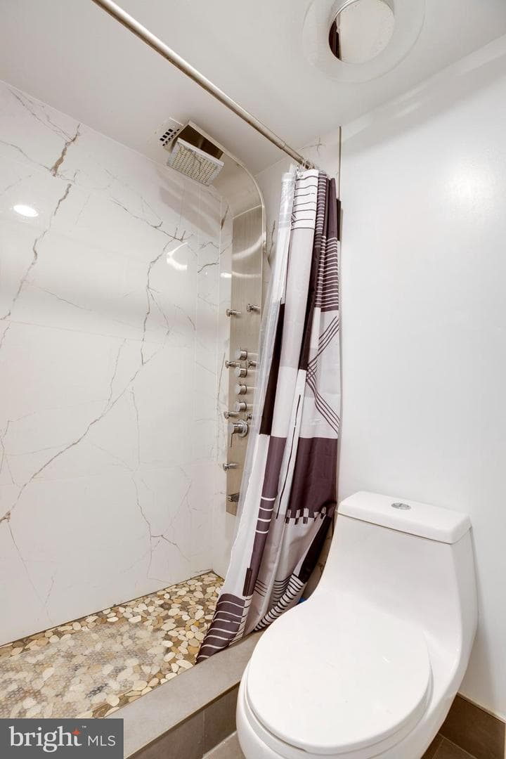 203 Yoakum Parkway #1520 photo 27
