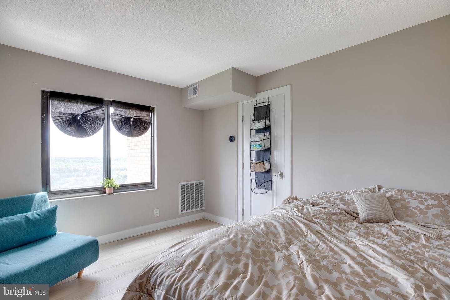 203 Yoakum Parkway #1520 photo 28
