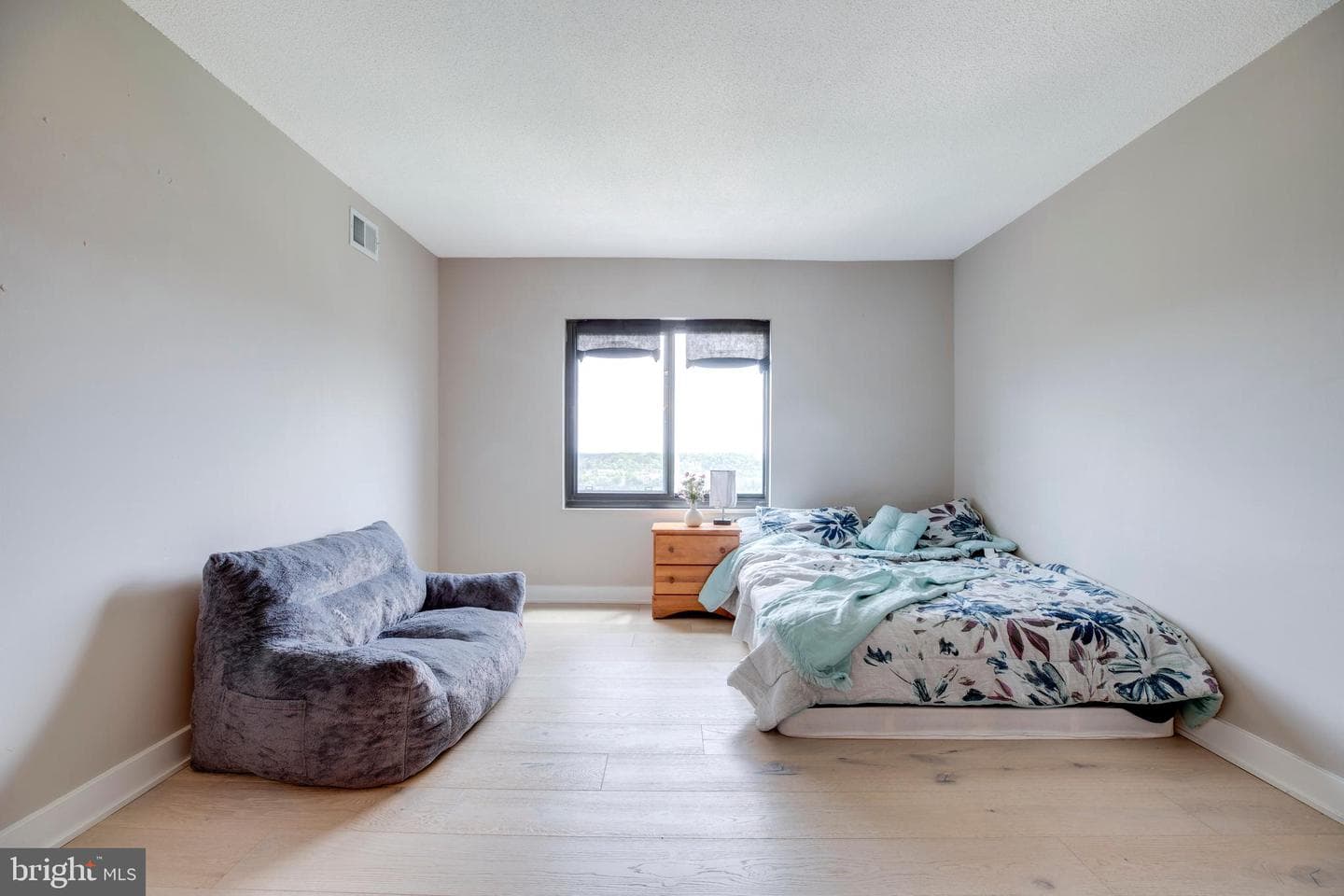203 Yoakum Parkway #1520 photo 32