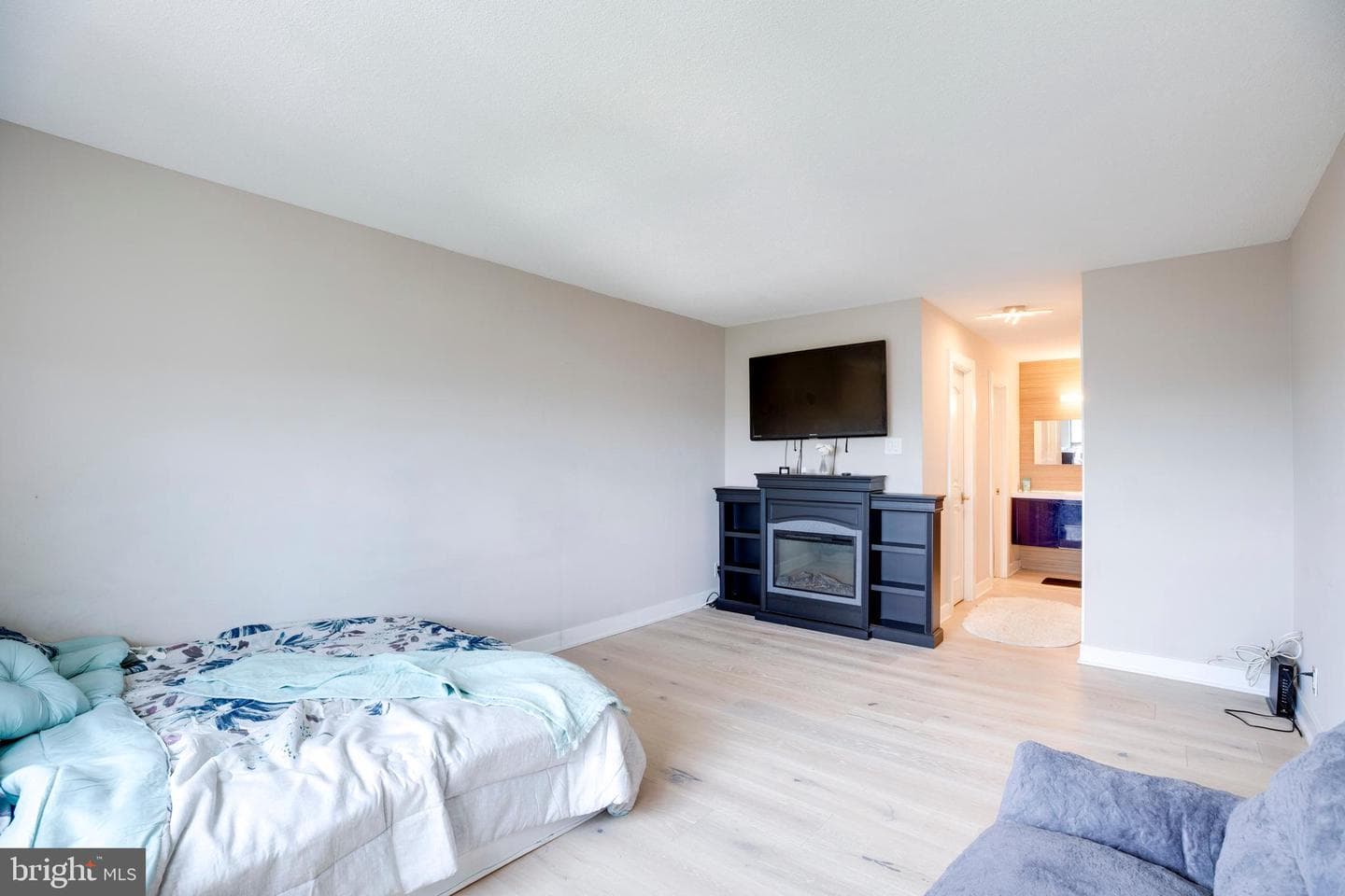 203 Yoakum Parkway #1520 photo 33