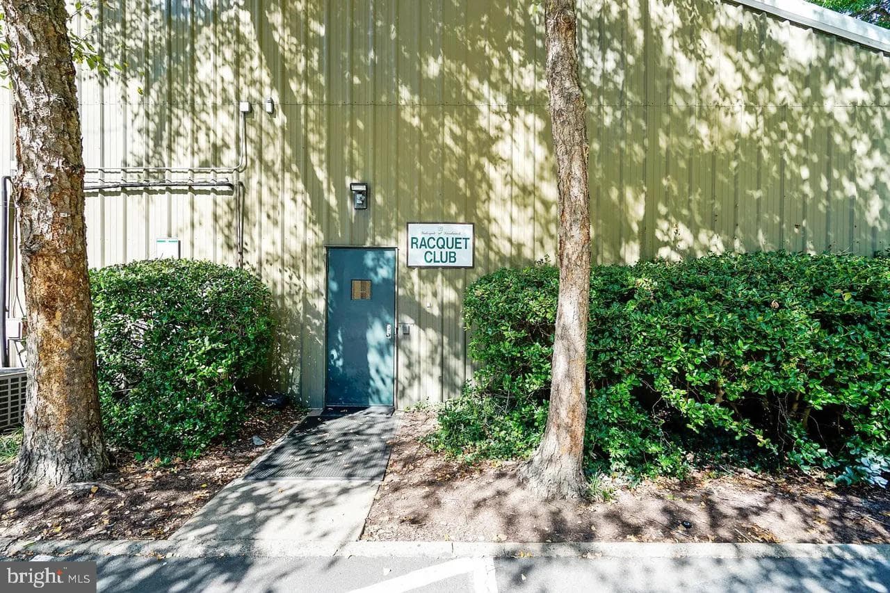 203 Yoakum Parkway #1520 photo 44
