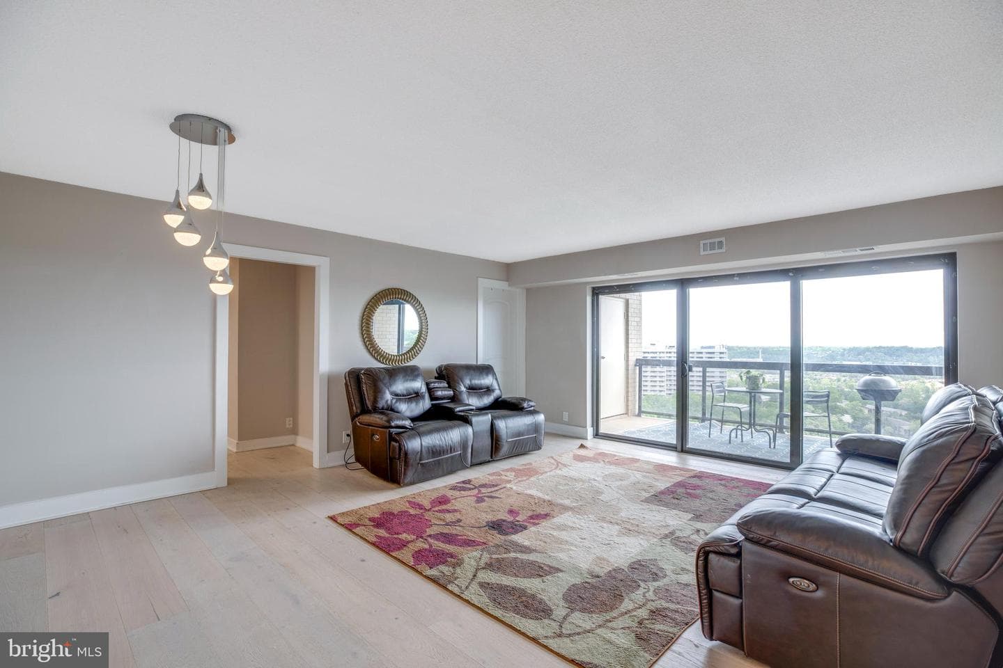 203 Yoakum Parkway #1520 photo 9