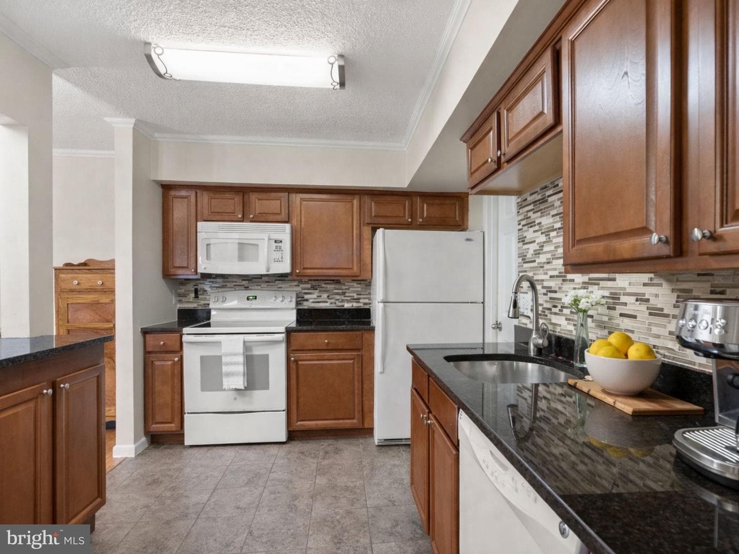 1641 Kenwood Avenue photo 4
