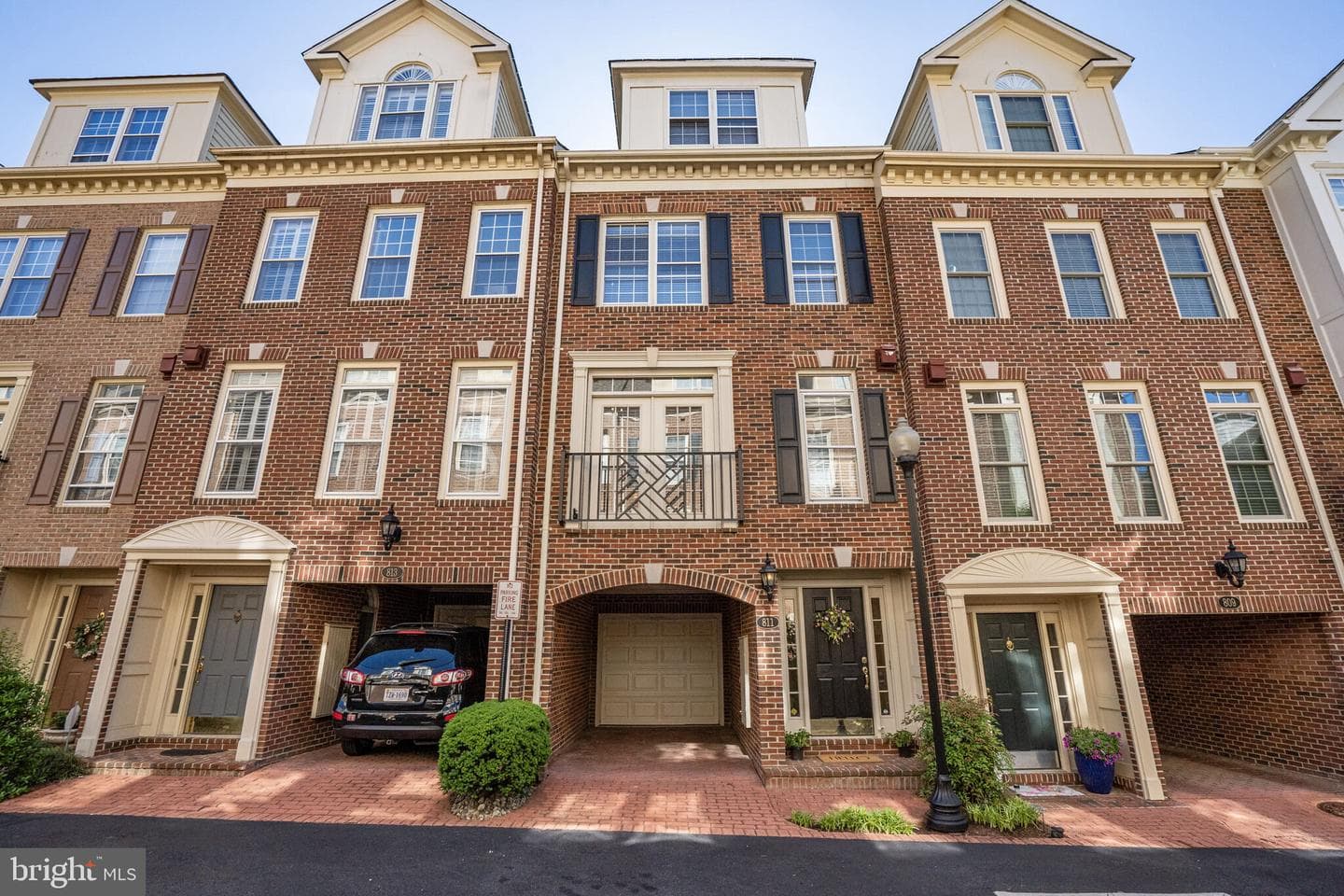 811 Water Place photo 1