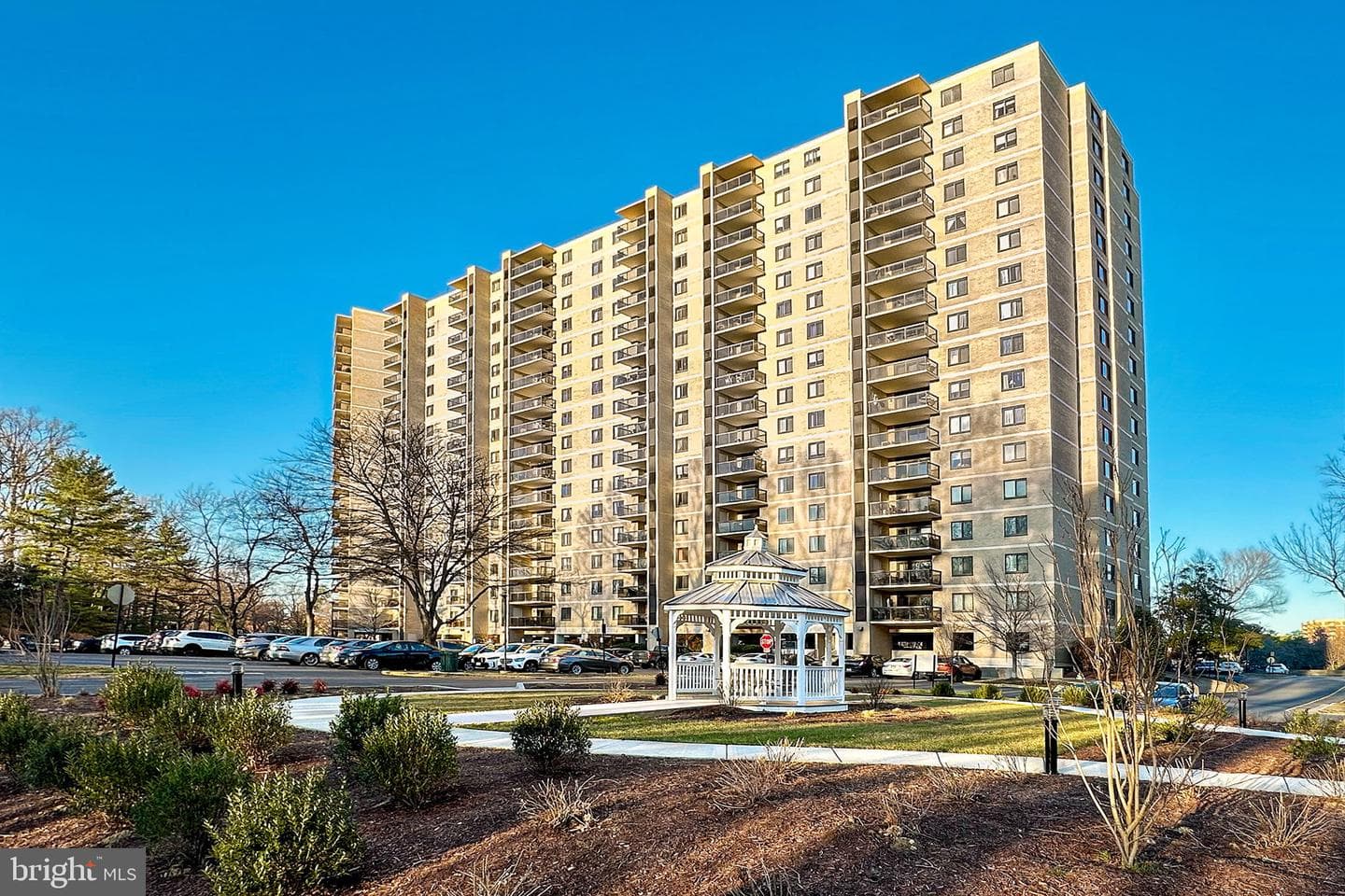 307 Yoakum Parkway #802 photo 23