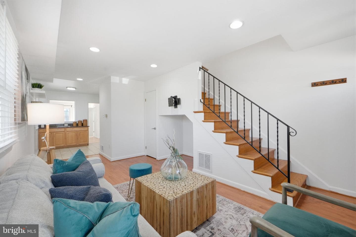 331 Laverne Avenue photo 3