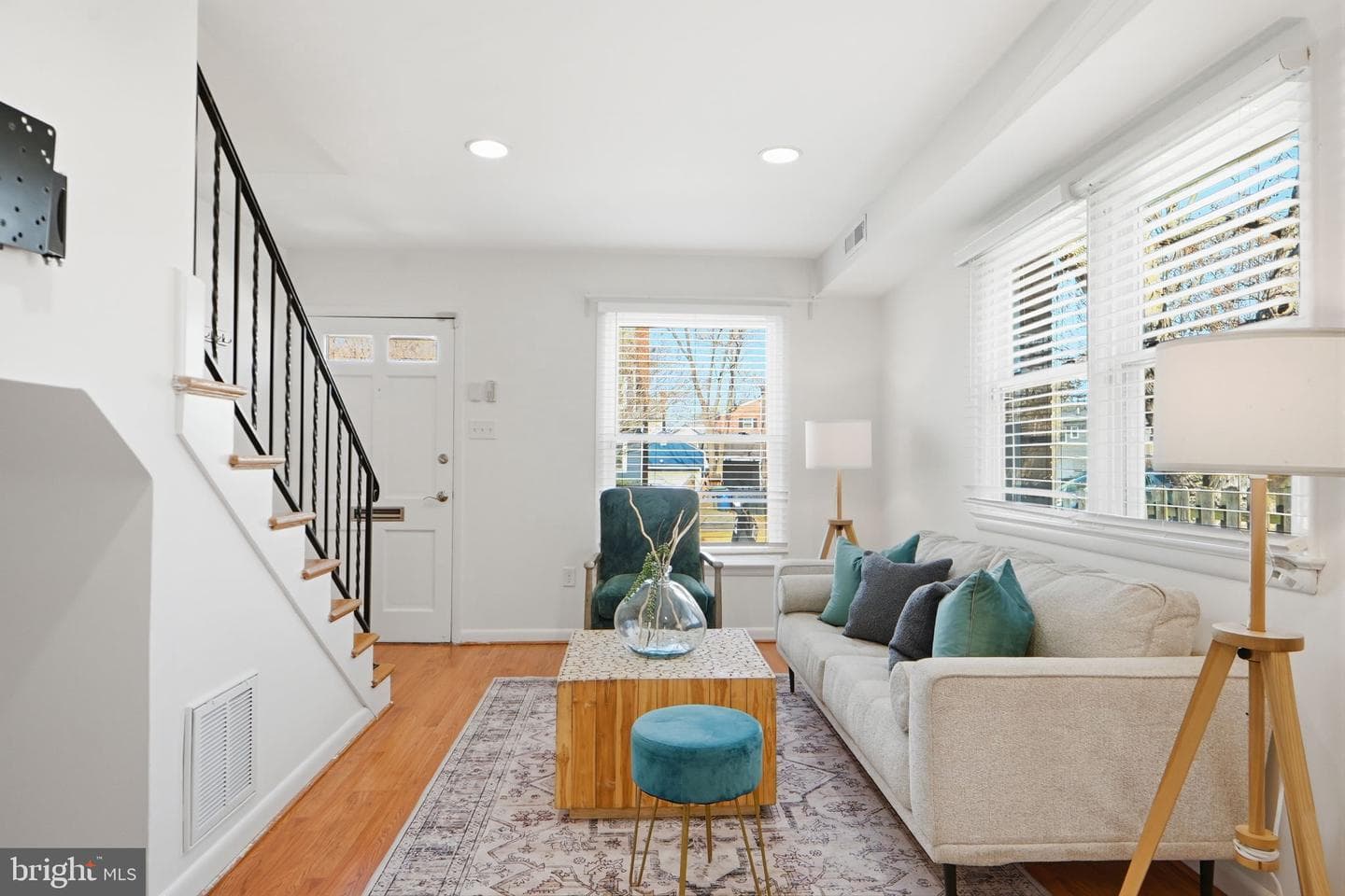 331 Laverne Avenue photo 4