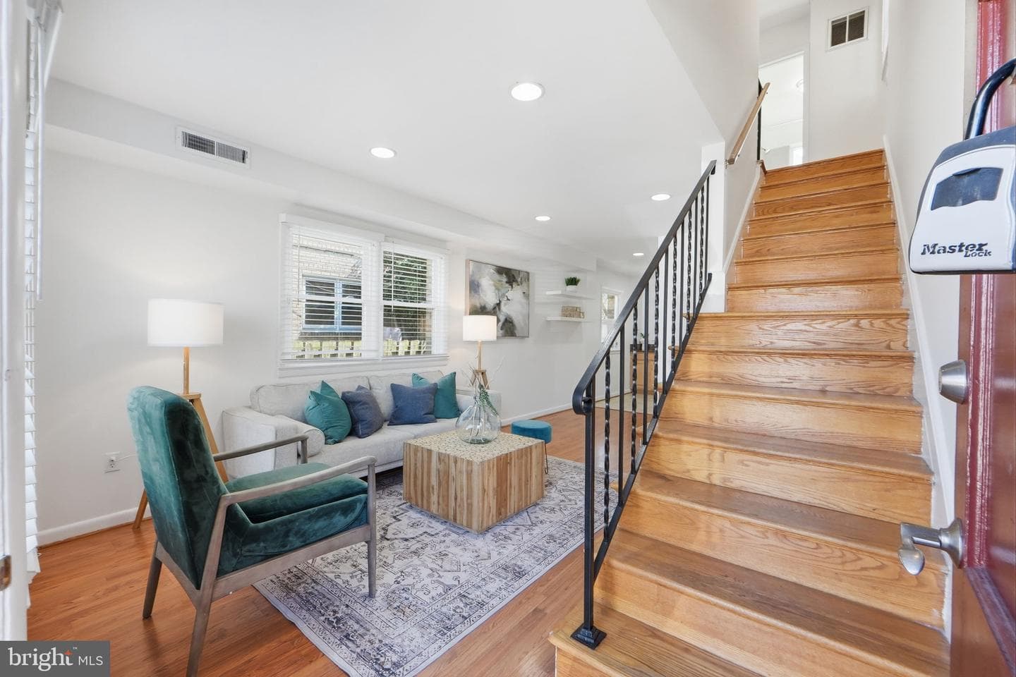 331 Laverne Avenue photo 5