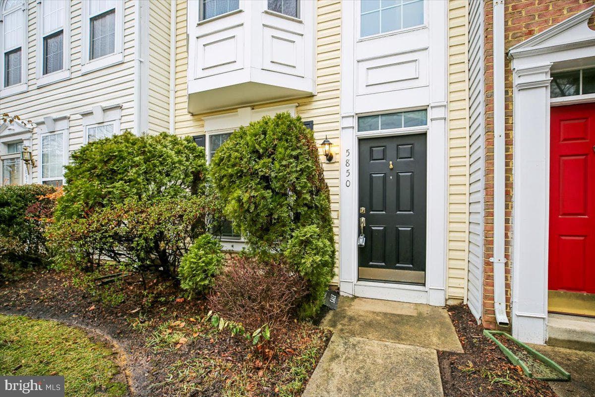 5850 Cowling Court photo 2