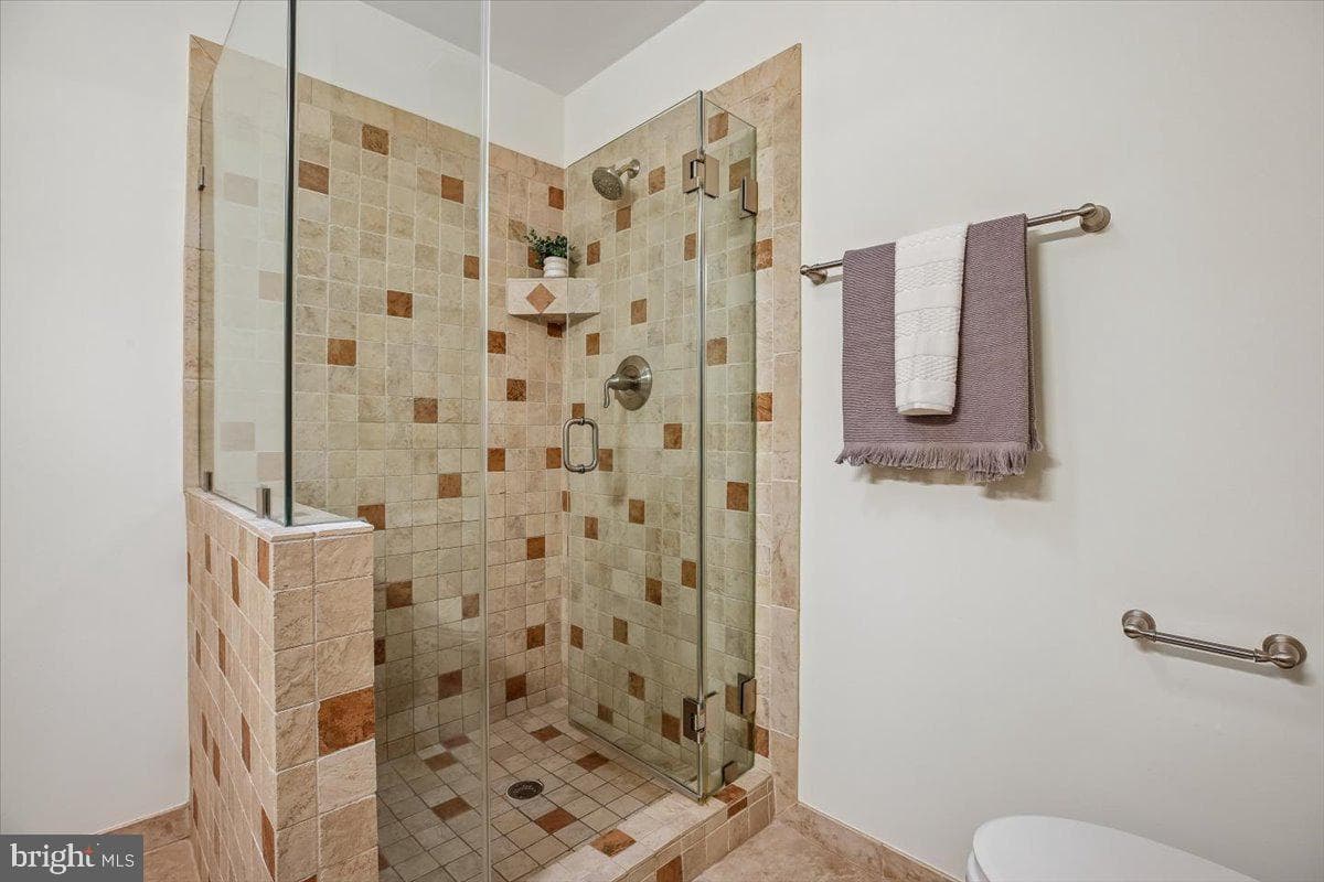 5850 Cowling Court photo 34
