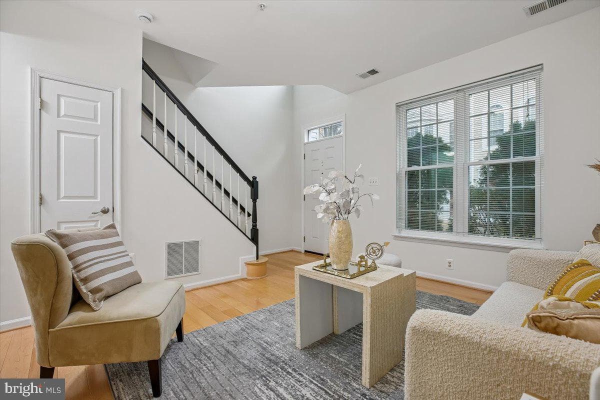 5850 Cowling Court photo 4