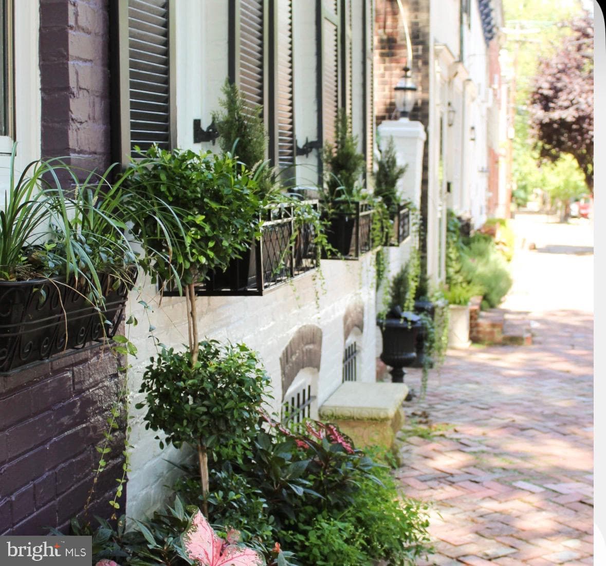 216 N Pitt Street photo 2