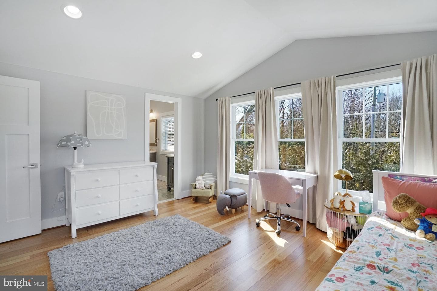 3731 Duke Street photo 33