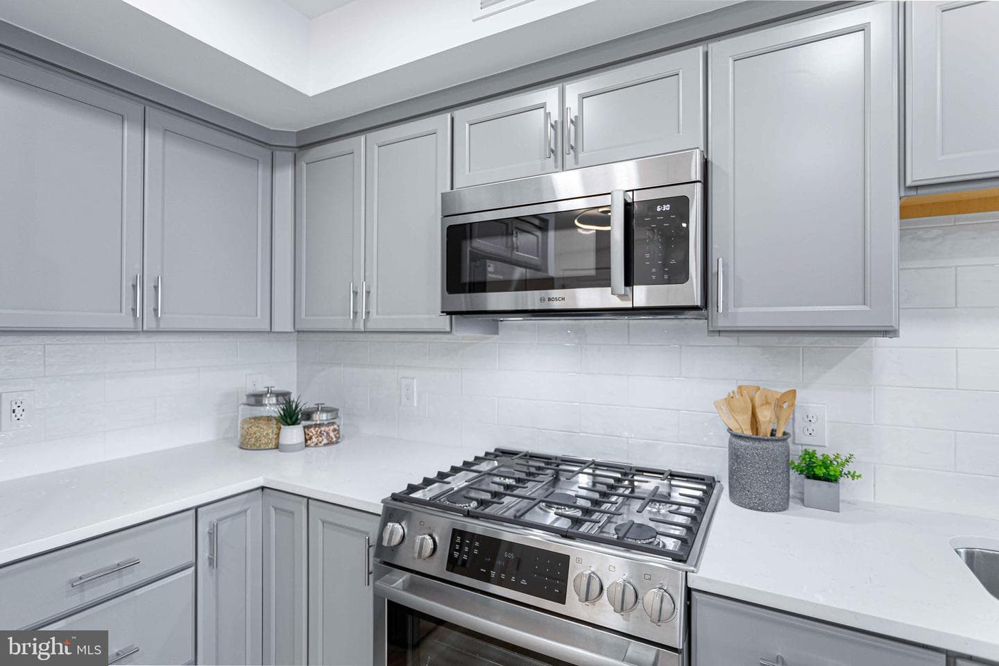 701 N Henry Street #413 photo 14