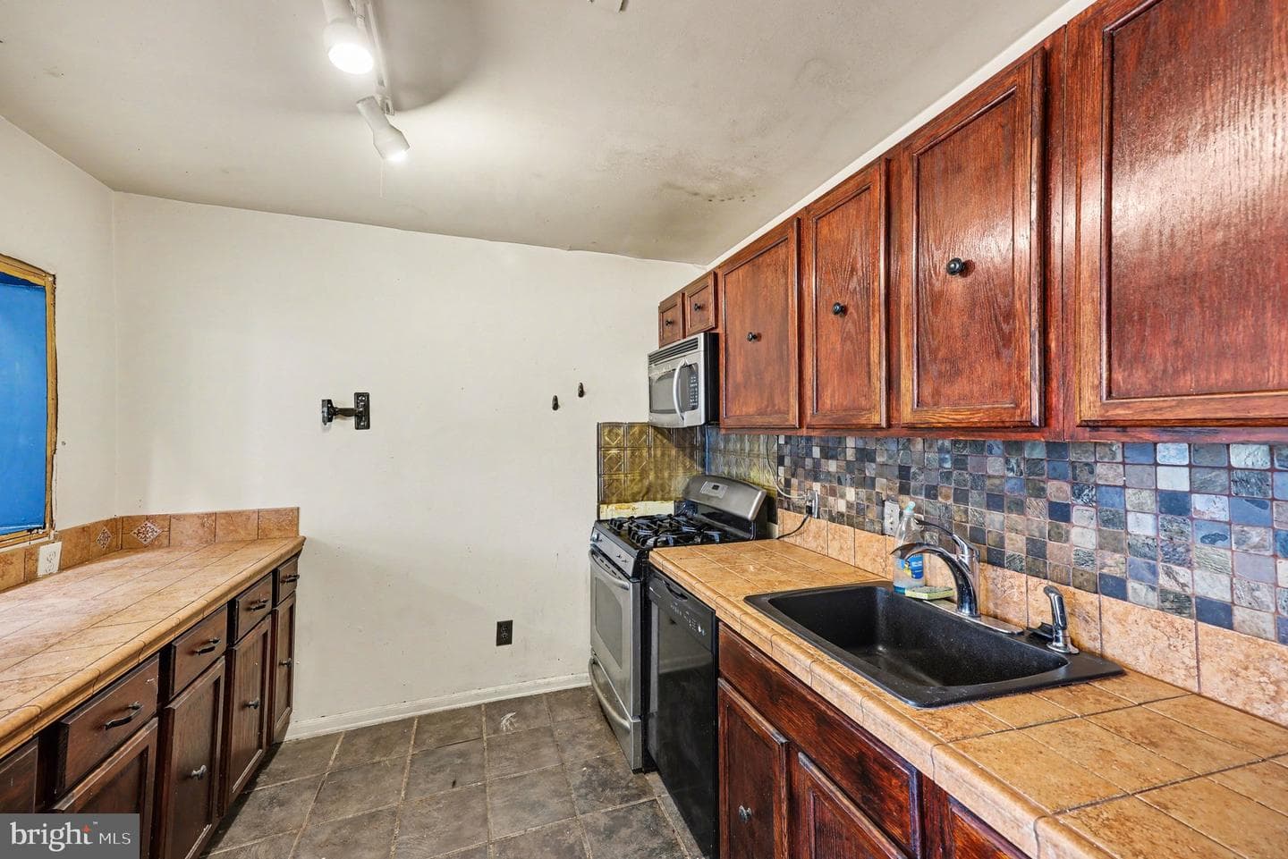 503 N Armistead Street N #201 photo 9