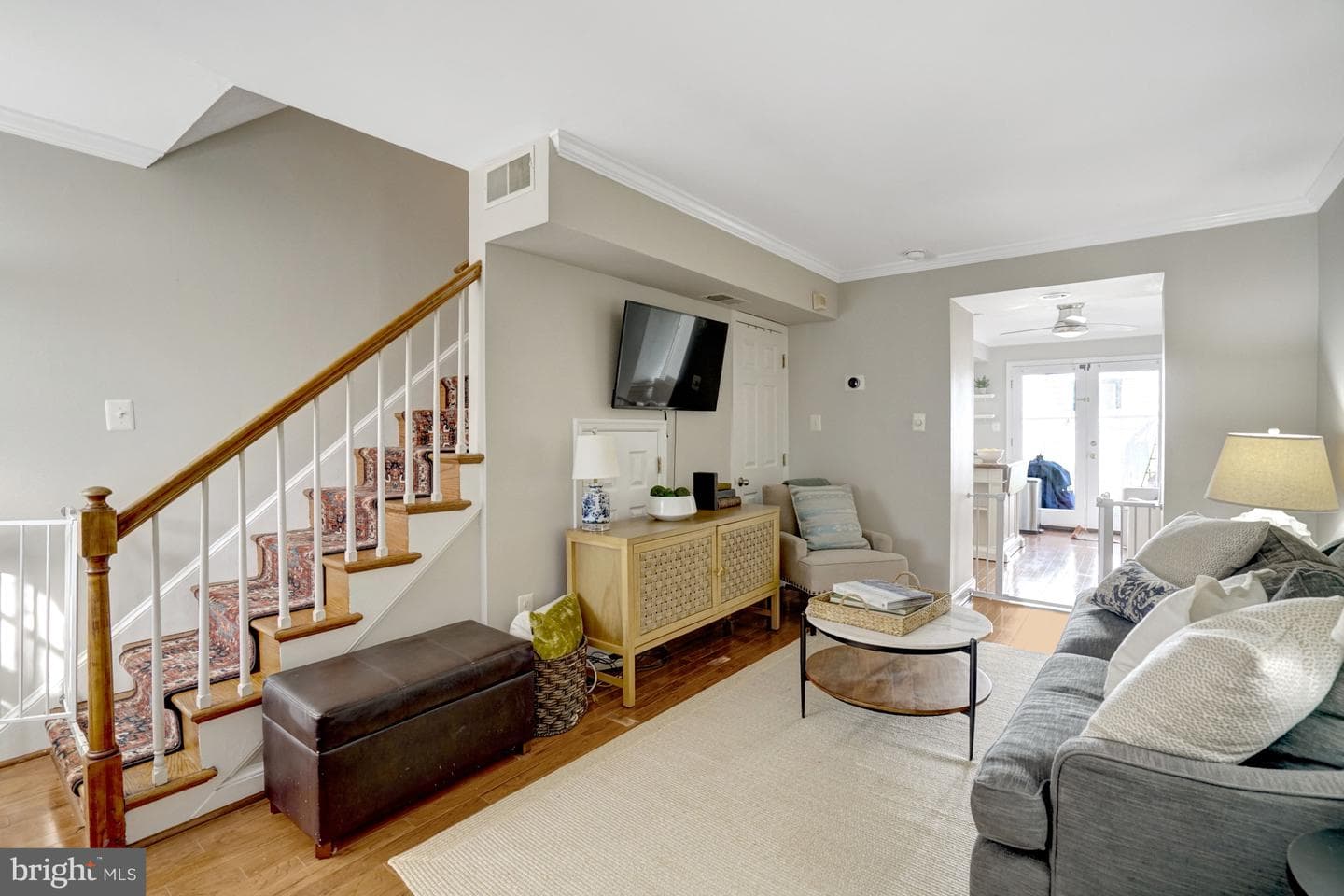 1321 Queen Street photo 3