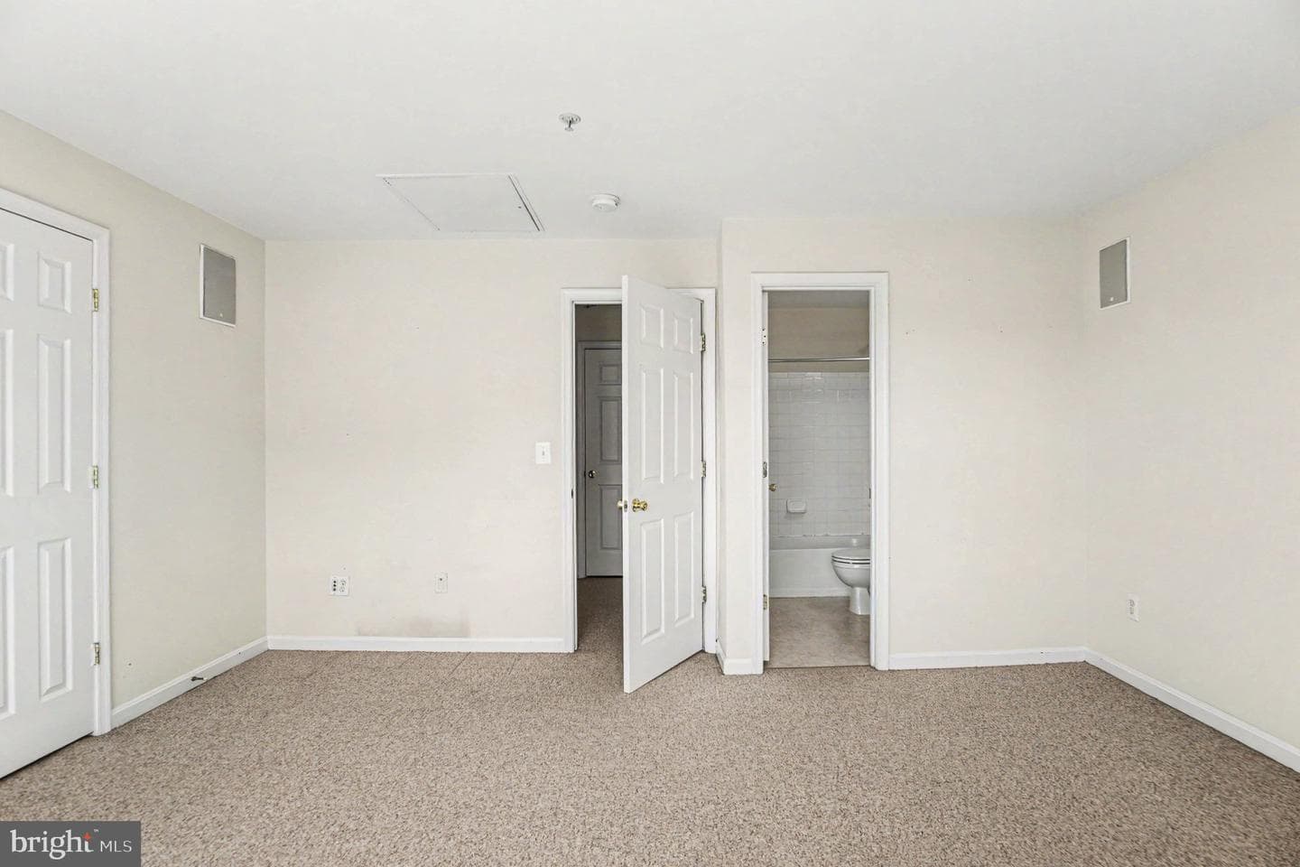 100 Meadows Lane photo 22