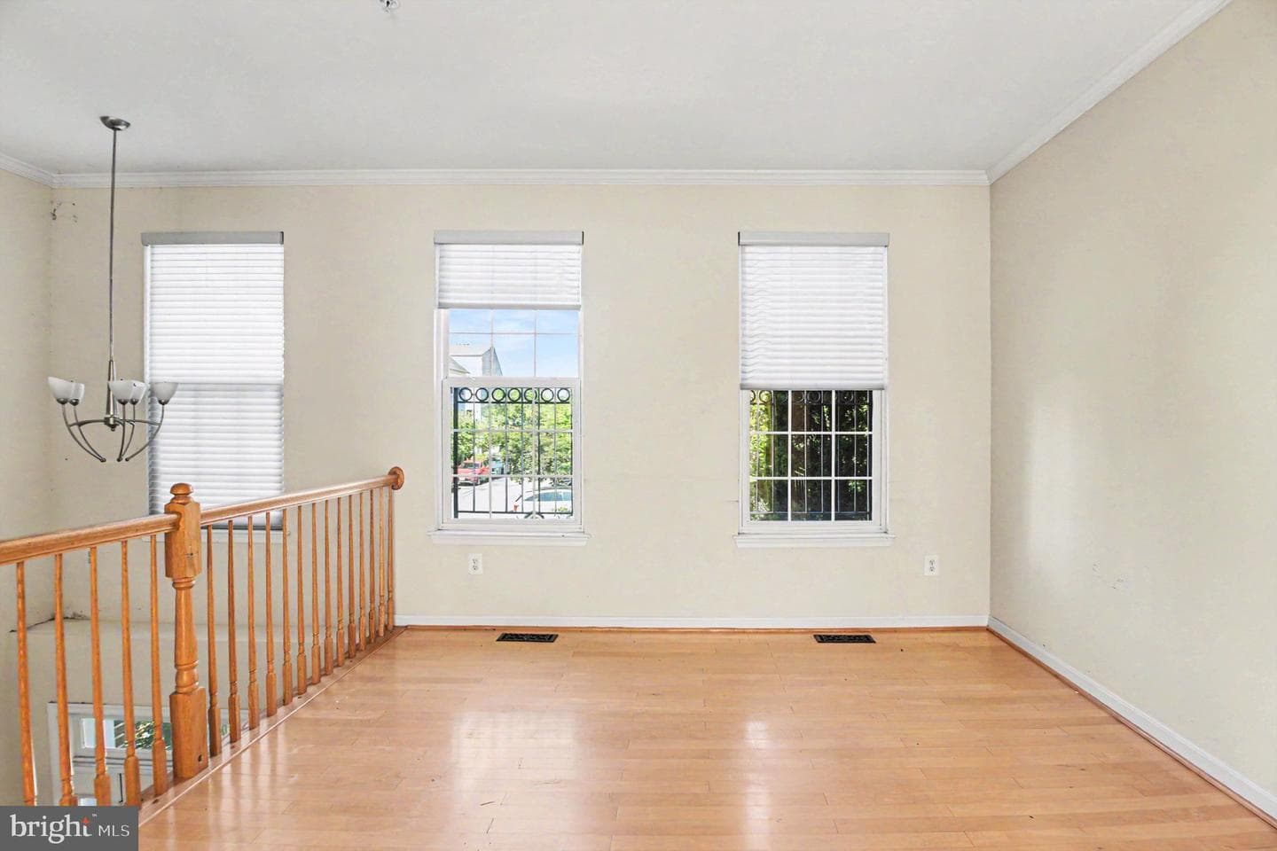 100 Meadows Lane photo 6