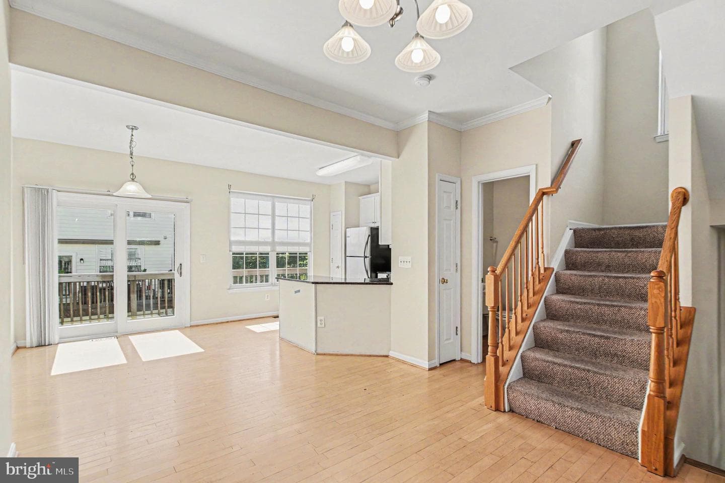 100 Meadows Lane photo 8