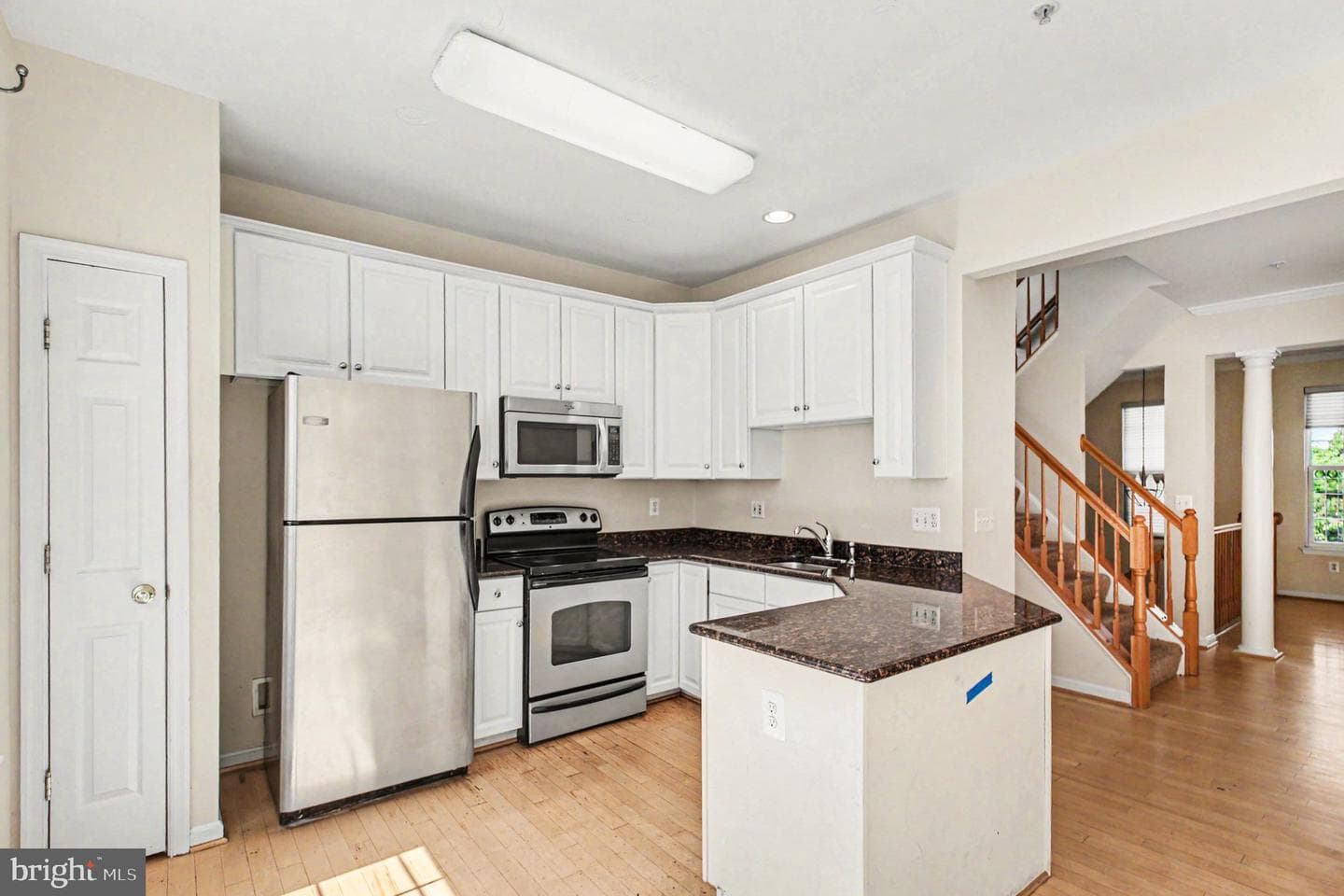 100 Meadows Lane photo 9