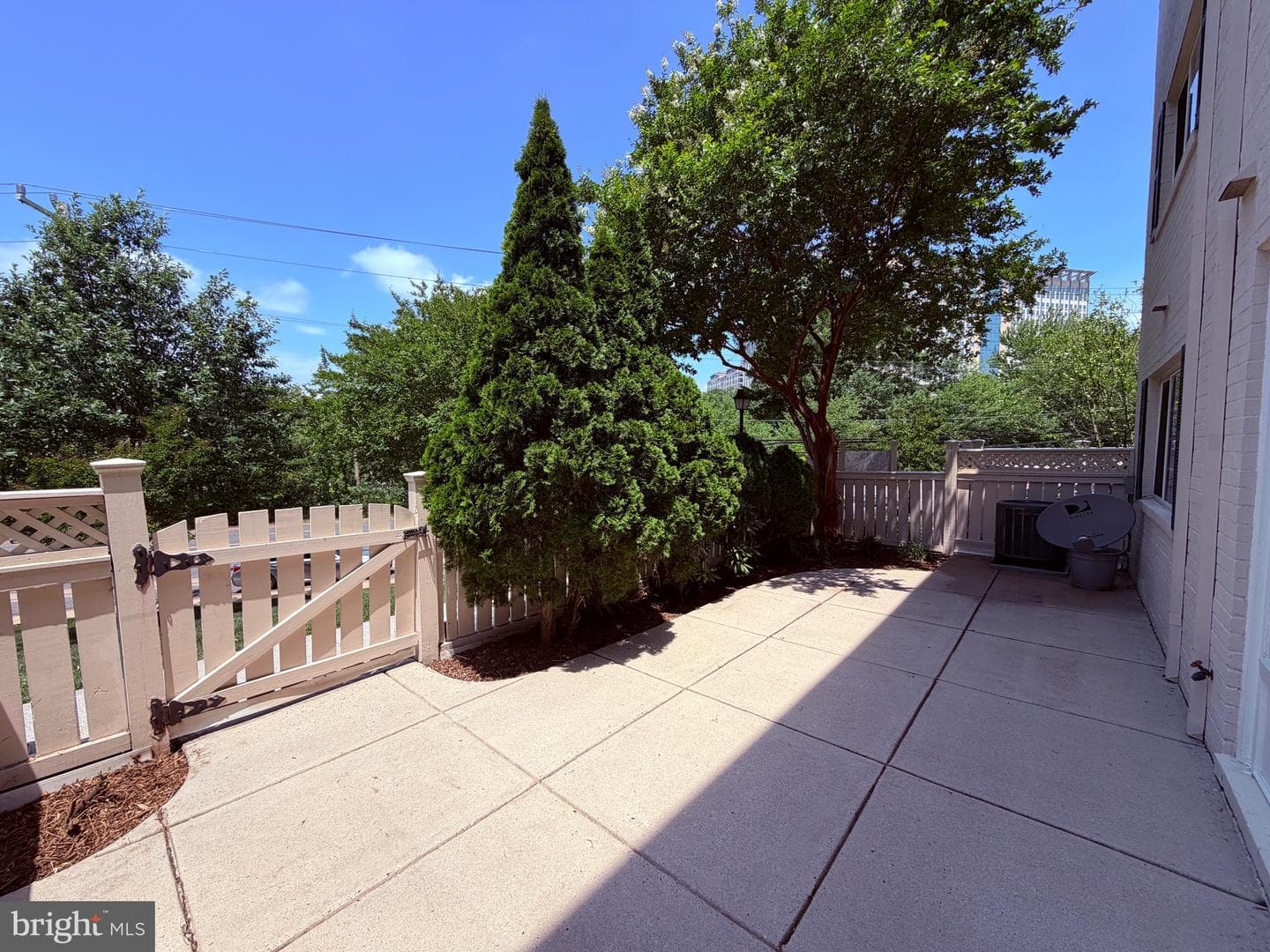 1425 N Van Dorn Street #a photo 32