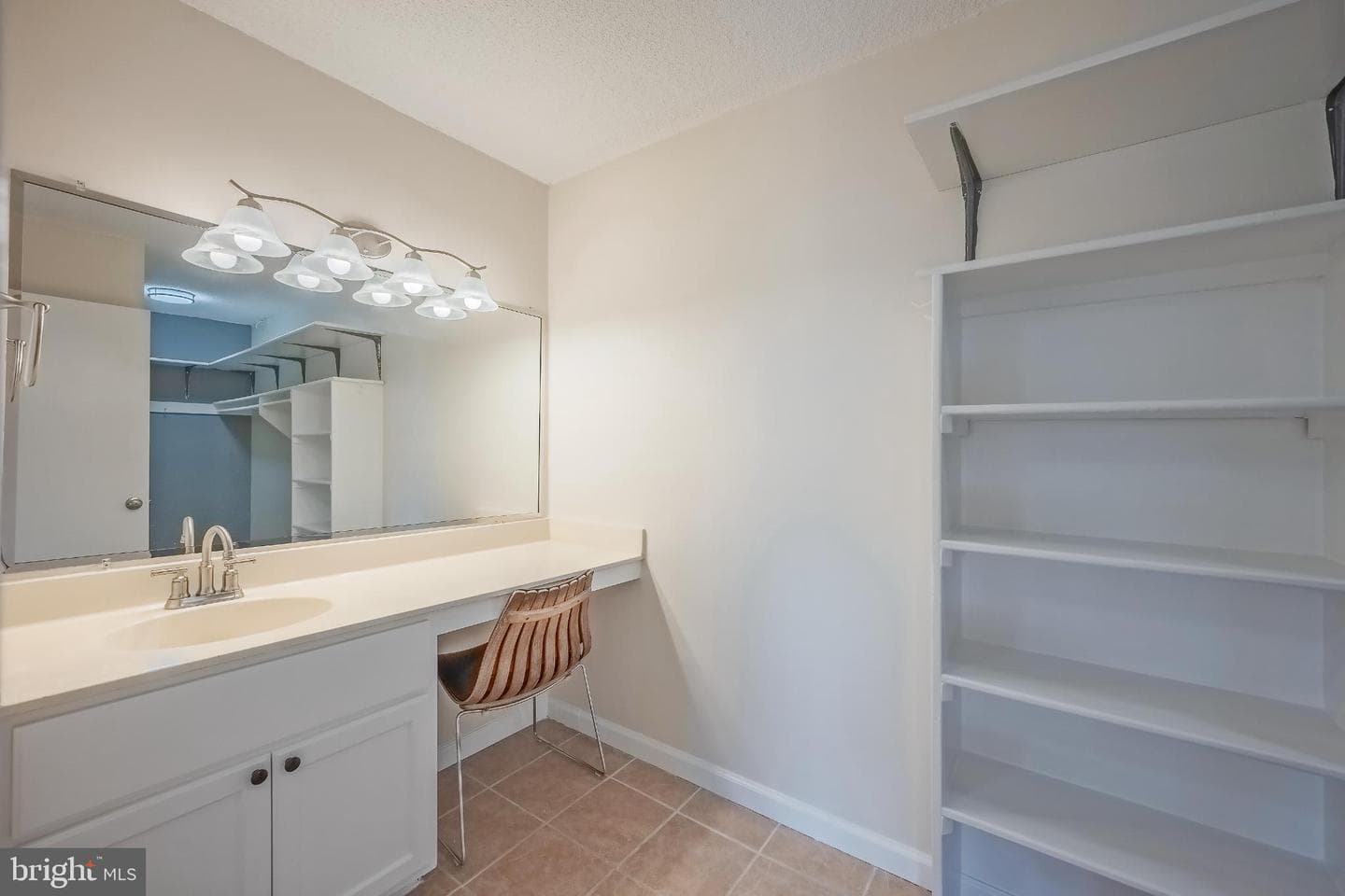 2500 N Van Dorn St # 912 photo 17