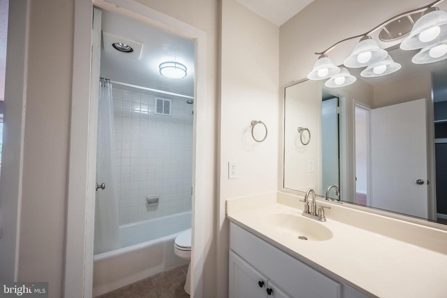 2500 N Van Dorn St # 912 photo 20