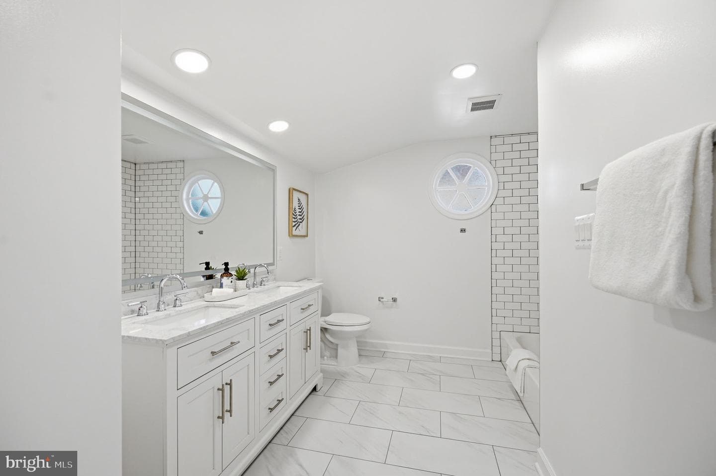 833 Fontaine Street photo 23