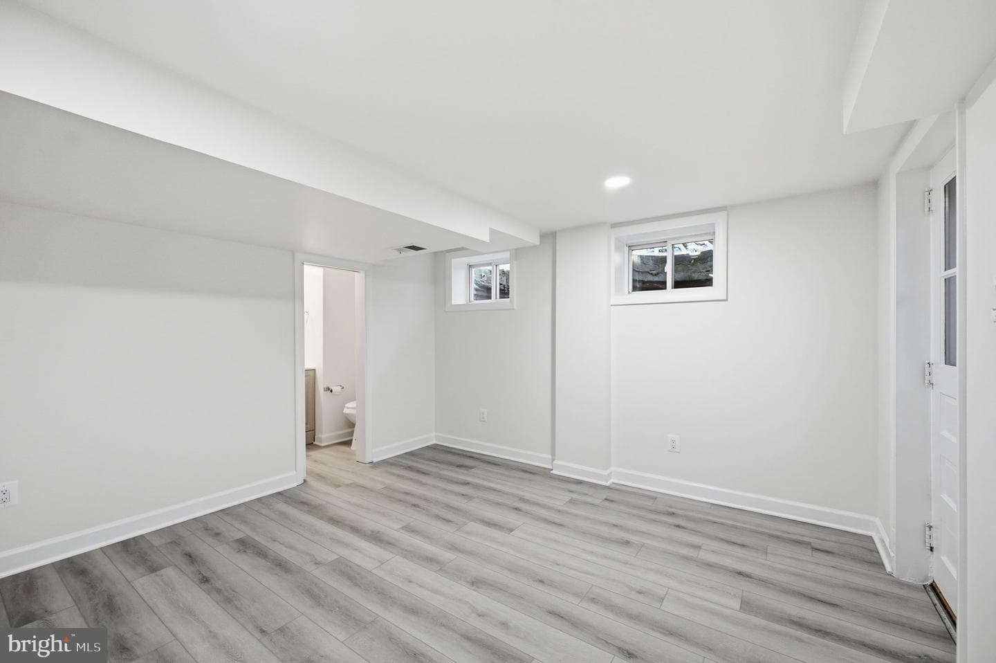 833 Fontaine Street photo 31