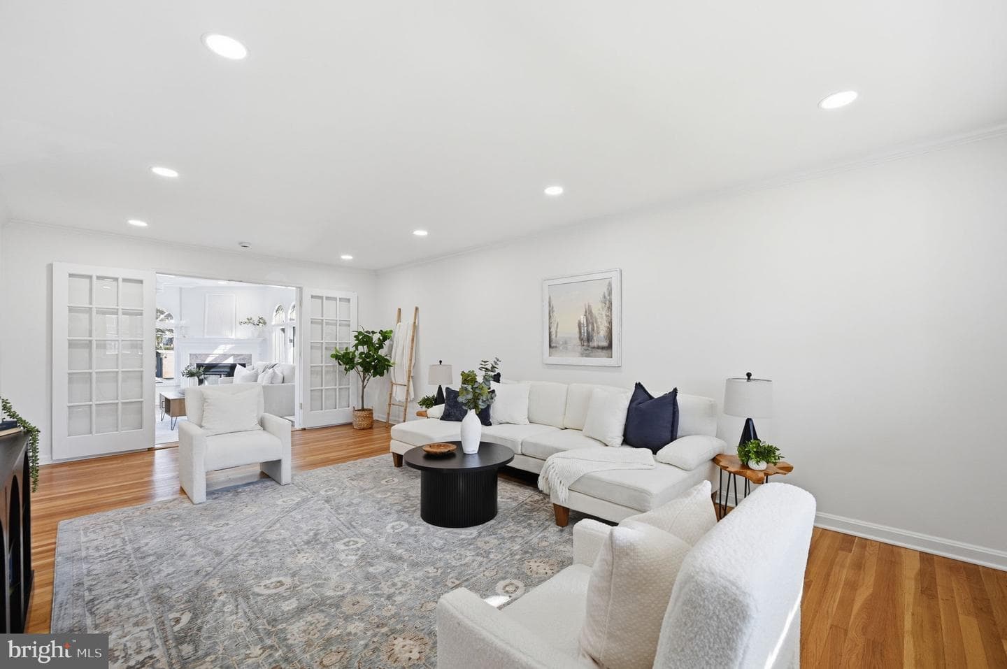 833 Fontaine Street photo 4