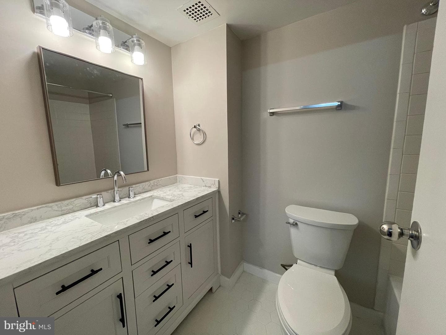 200 N Pickett Street #512 photo 20