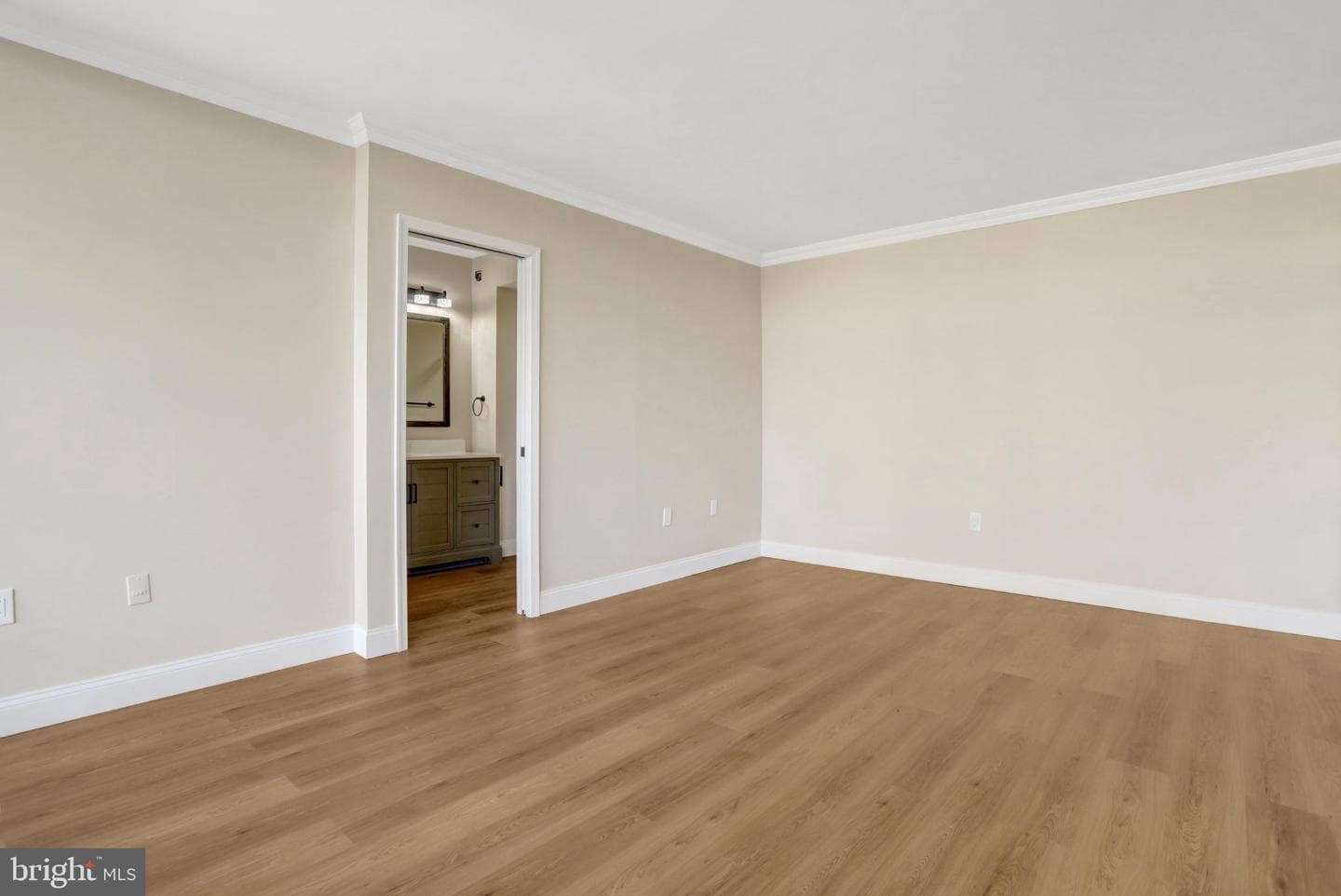 400 Madison Street #806 photo 20