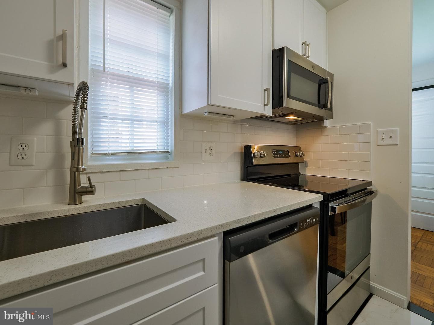 1608 W Abingdon Drive #102 photo 21