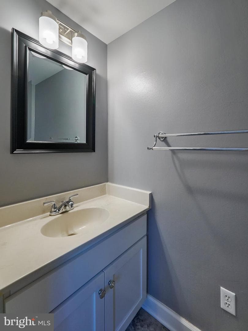 1608 W Abingdon Drive #102 photo 23
