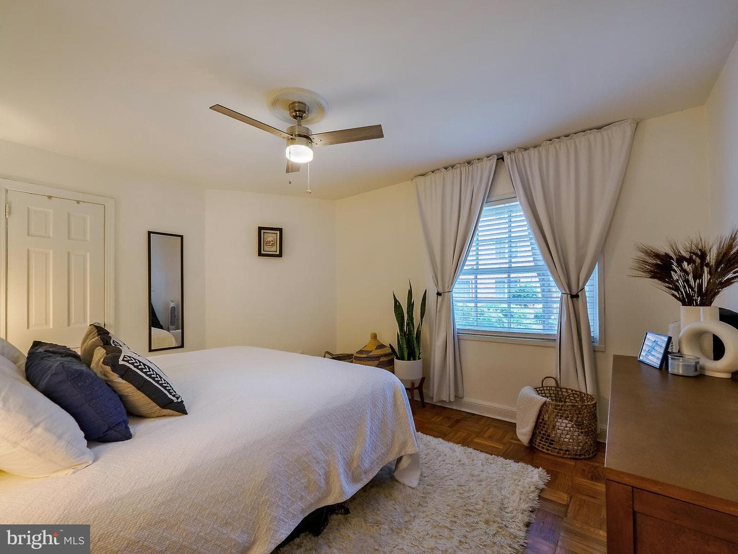 1608 W Abingdon Drive #102 photo 25