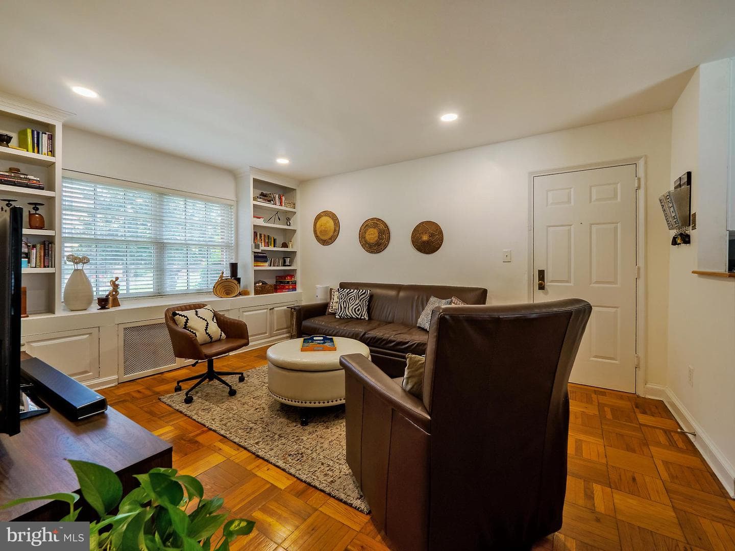 1608 W Abingdon Drive #102 photo 5
