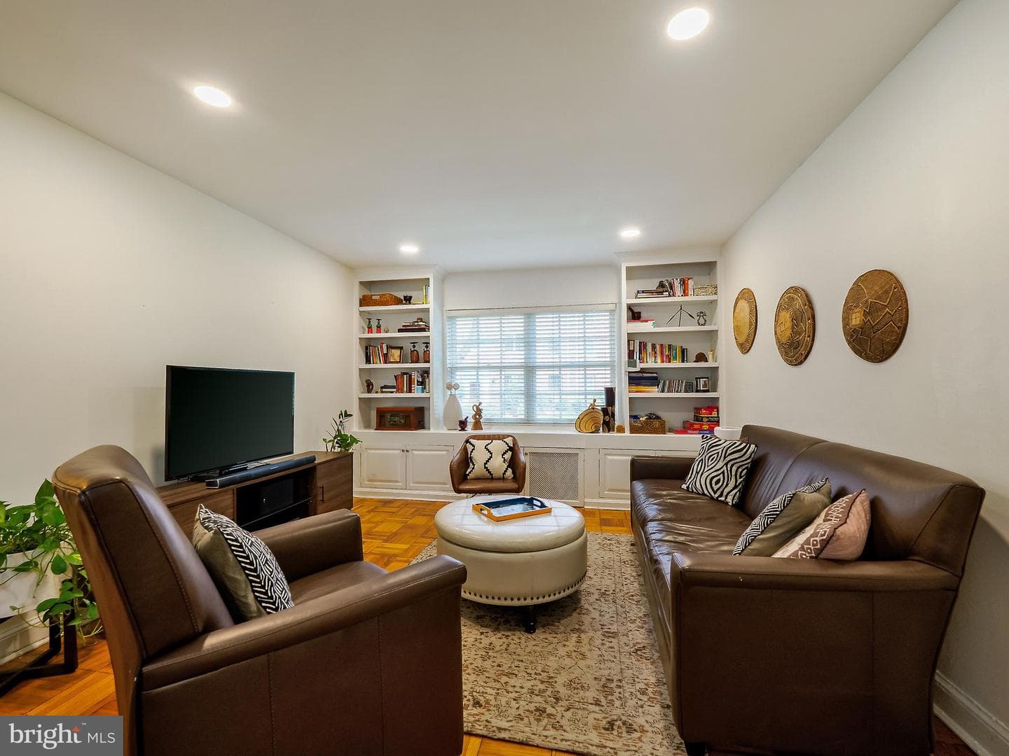 1608 W Abingdon Drive #102 photo 6