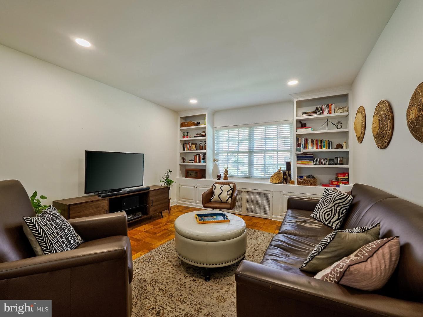 1608 W Abingdon Drive #102 photo 8
