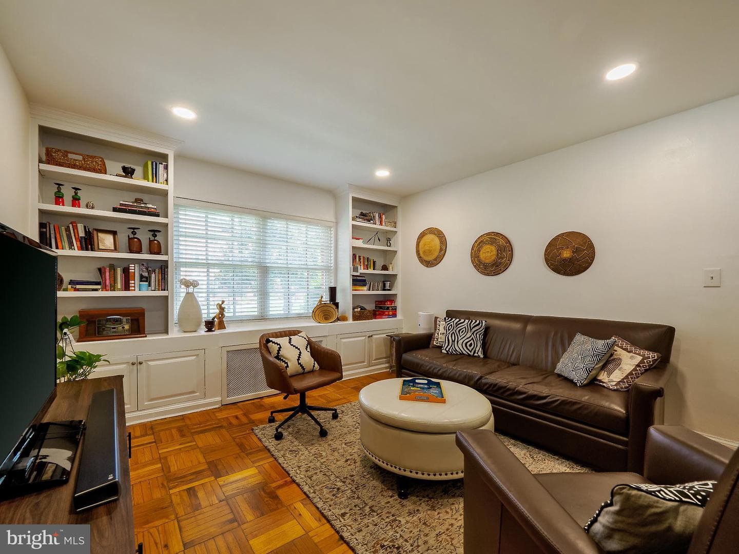 1608 W Abingdon Drive #102 photo 9