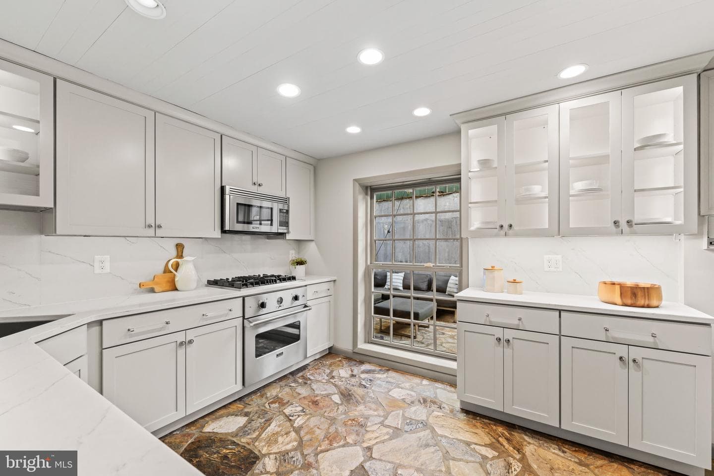 403 S Fairfax Street photo 27