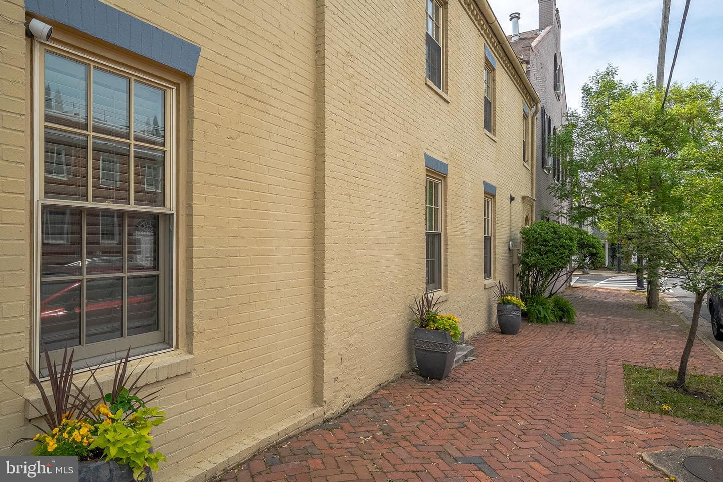 228 S Alfred Street S photo 43