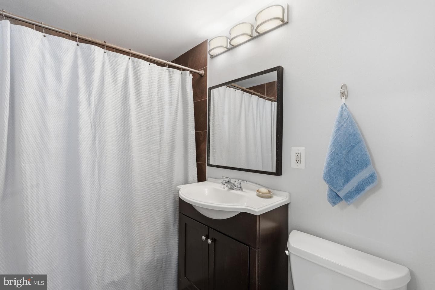 1603 N Van Dorn St photo 17
