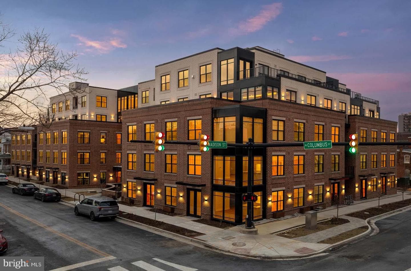811 N Columbus Street #402 photo 2