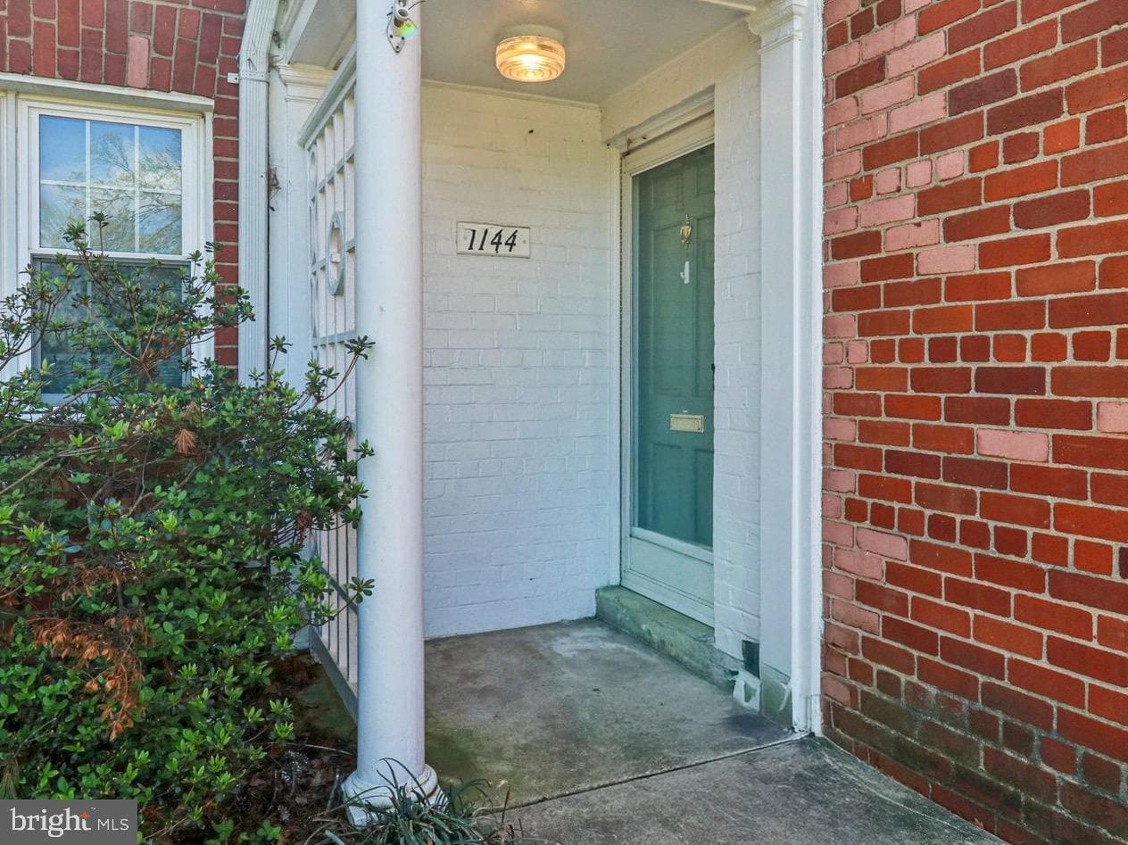 1144 Valley Drive photo 2
