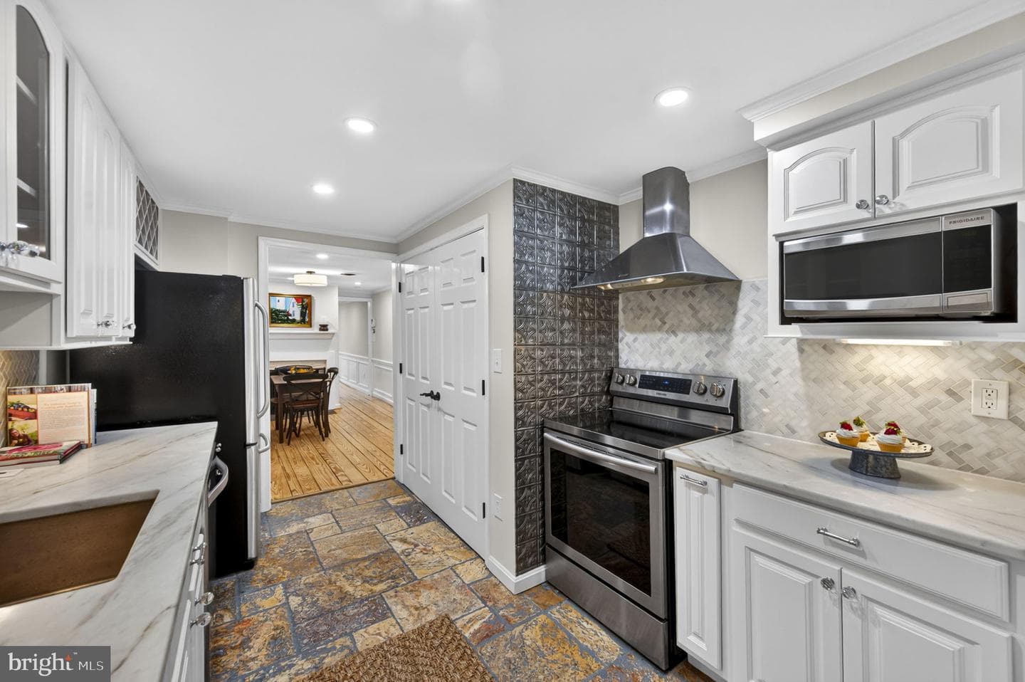 205 Wolfe Street photo 23