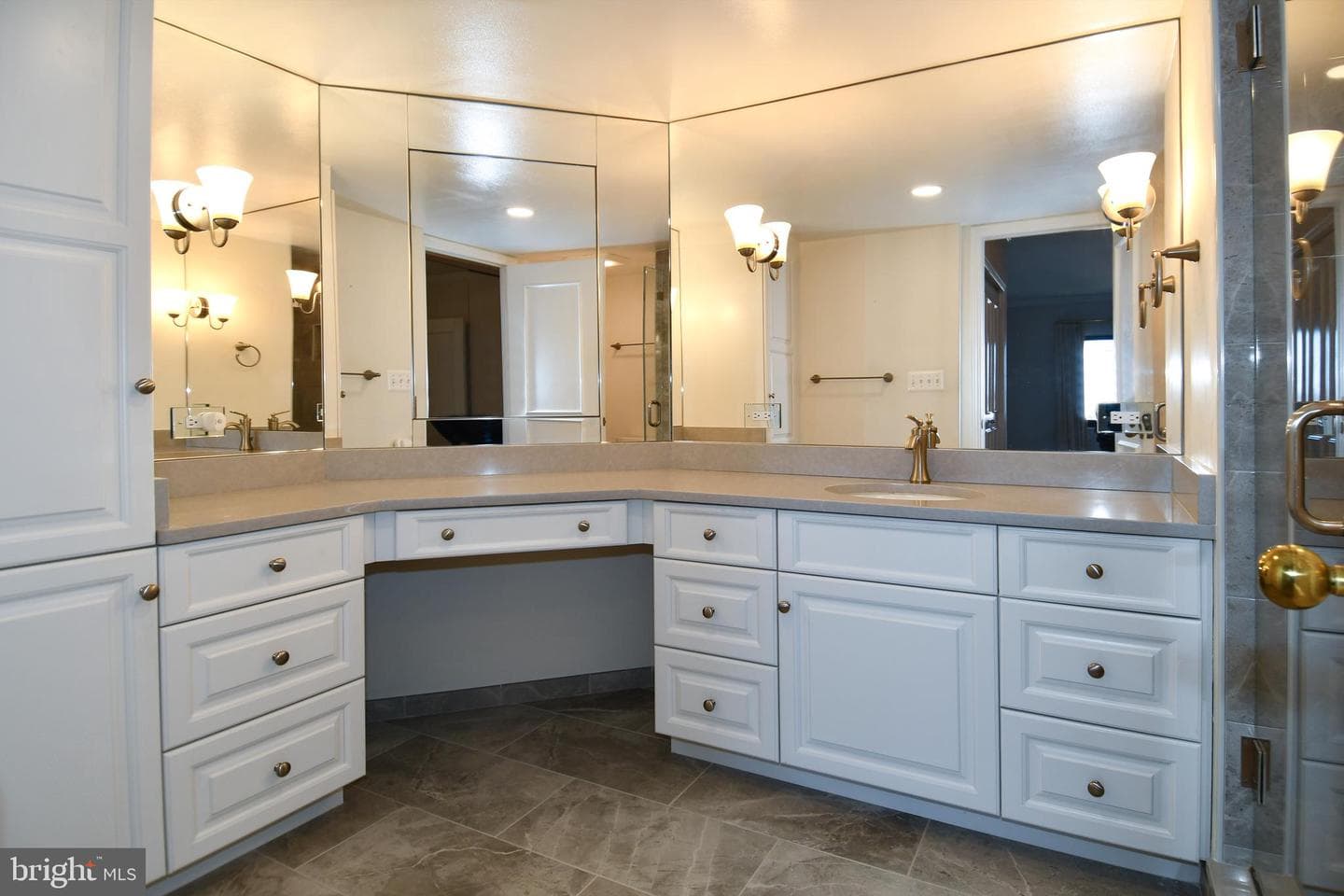 1250 S Washington Street #816 photo 24
